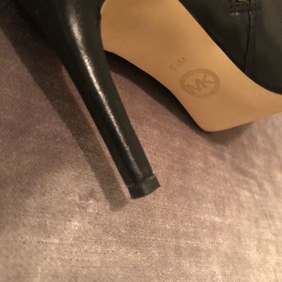 Michael Kors 6.5 black leather ankle booties - Picture 6 of 7